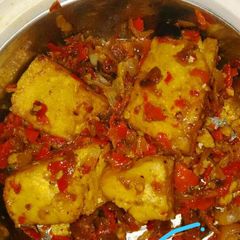 A picture of Awara with sauce.