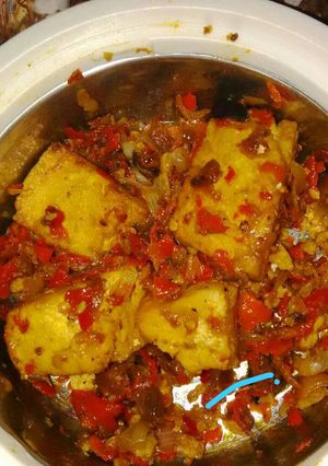 A picture of Awara with sauce.