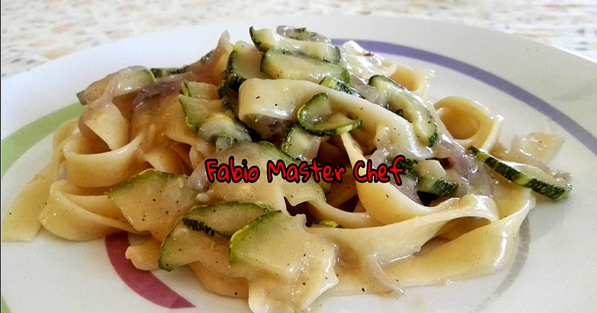 Ricetta Tagliatelle con Zucchine e Crema di Parmigiano di Fabio Del
