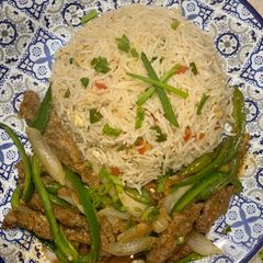 A picture of Beef chilli with egg fried rice.