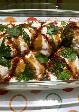A picture of Dahi Bhalla.