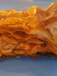 Una foto de Pastel de atún con tomate
