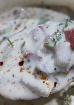 A picture of Cheesey onion and tomato raita.