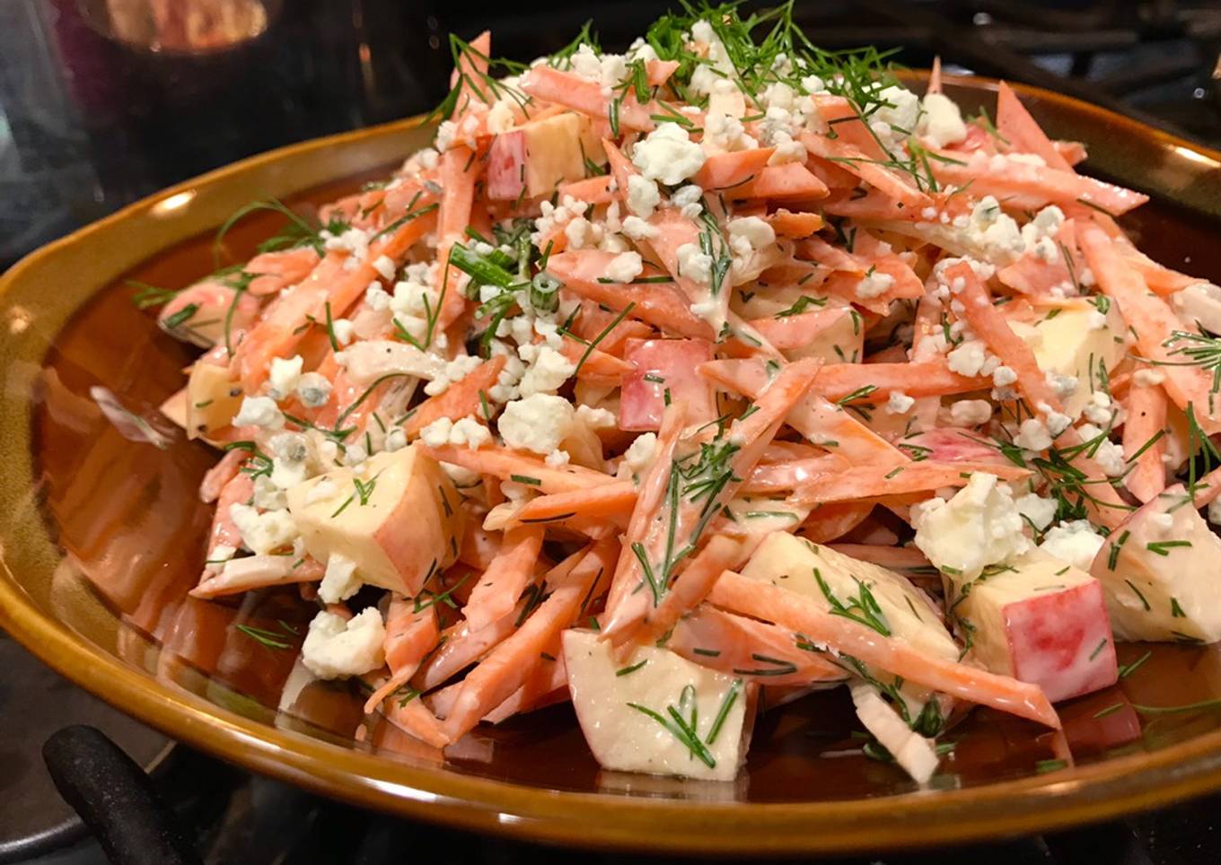 Light carrot and apple salad with fennel and blue cheese