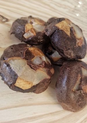Una foto de Redonditos de amor con chocolate 🍫 y pera 🍐
