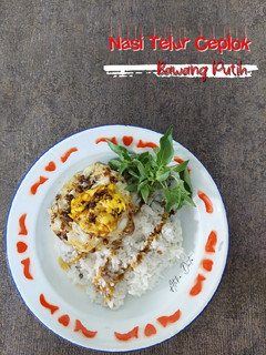 Foto resep Nasi Telur Ceplok Bawang Putih