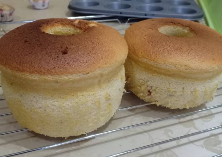 Strawberry chiffon cake