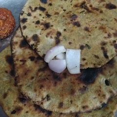 A picture of Green onion masala rotla.