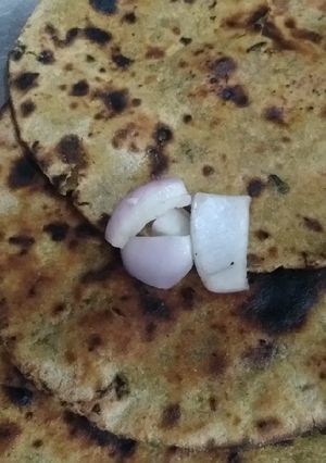 A picture of Green onion masala rotla.