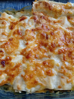 Una foto de Canelones de espinaca y boloñesa