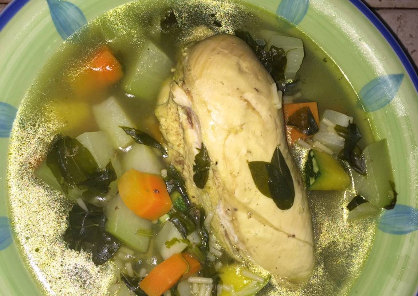 Sopa de pollo (caldo de pollo)