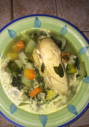 Una foto de Sopa de pollo (caldo de pollo)