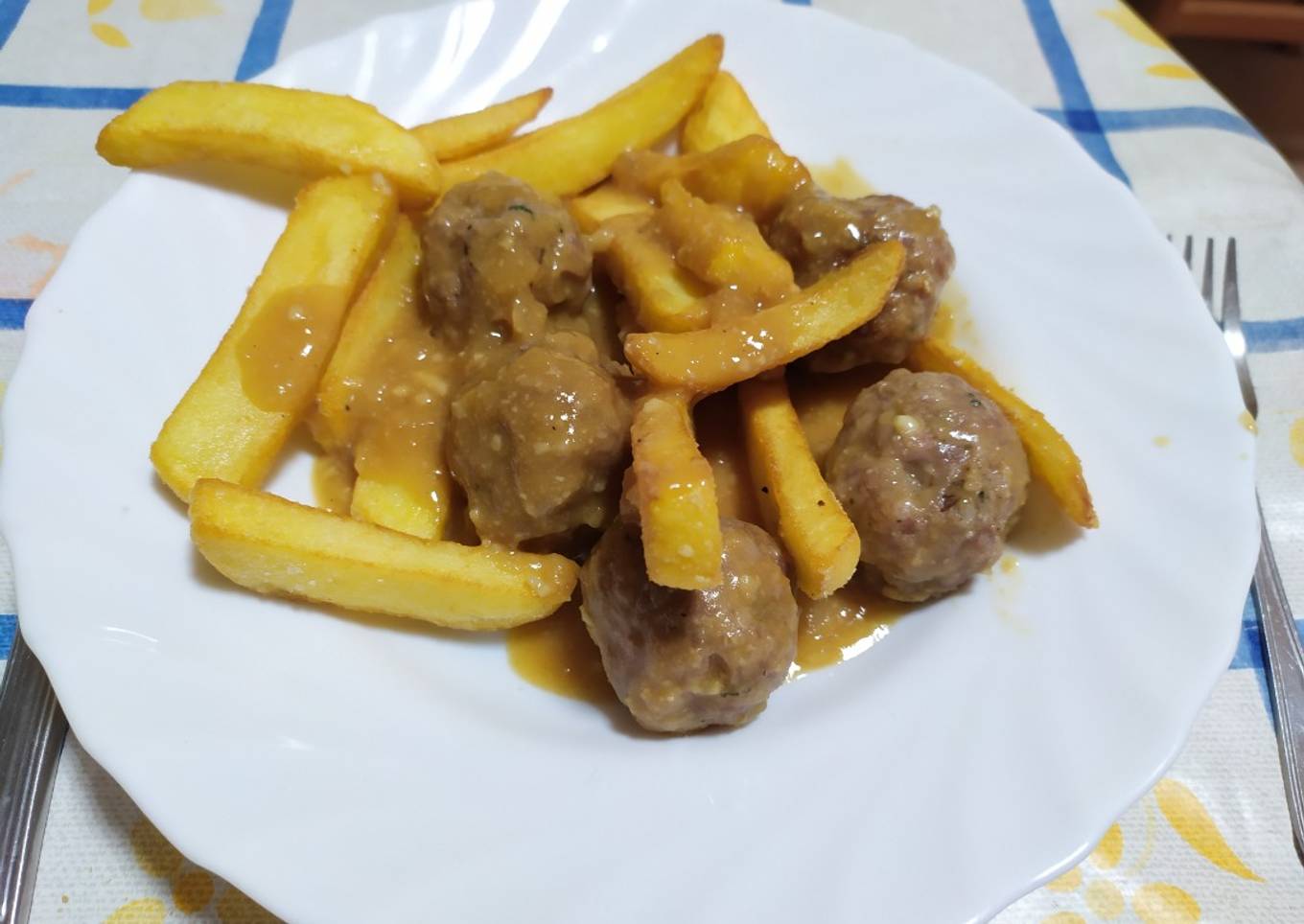 Albóndigas con salsa de ostras y almendras