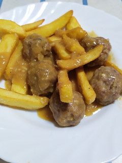Una foto de Albóndigas con salsa de ostras y almendras