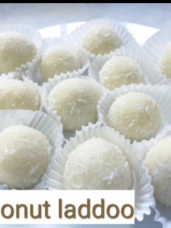A picture of Coconut laddoo.