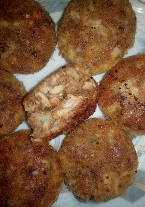 A picture of Chicken potato macron kabab.