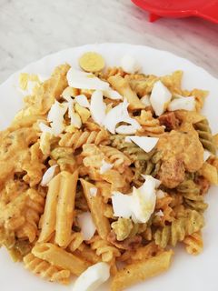 Una foto de Espirales, macarrones, spaghetti con chorizo