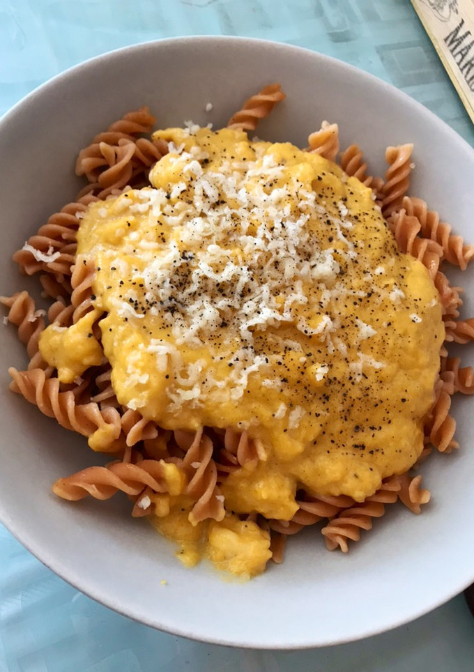 Una foto de Pasta con salsa de calabaza