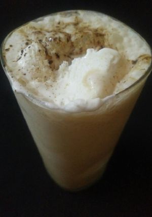 A picture of Cold Coffee with Vanilla Icecream.