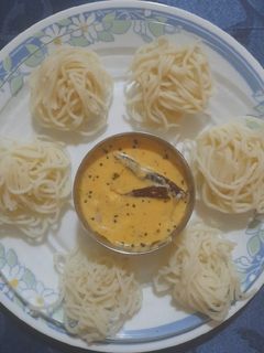 ઇડિયપ્પ્ં(iddypp recipe in gujarati) રેસીપી મુખ્ય ફોટો