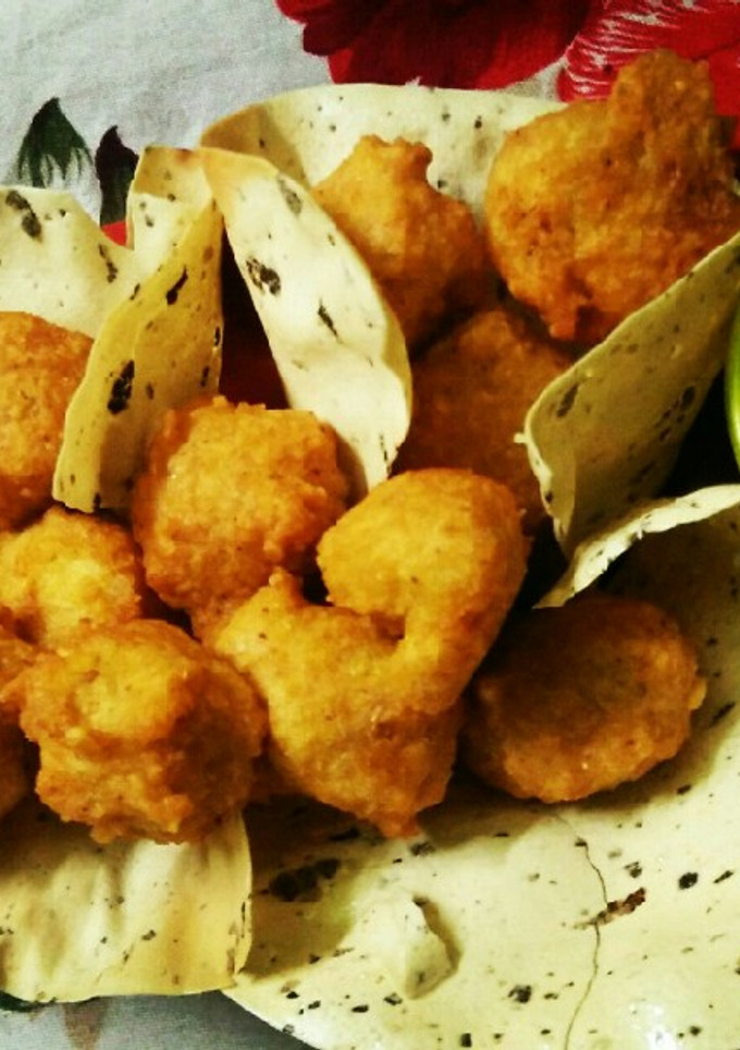 A picture of Moong dal vada with moong dal wrap.
