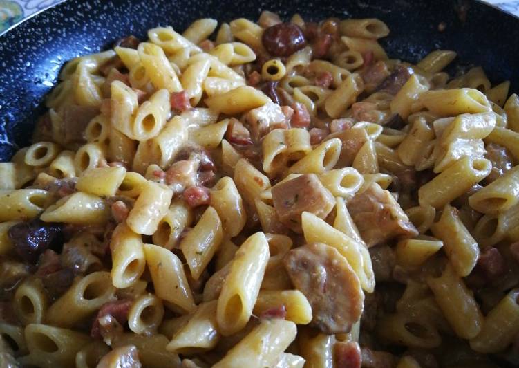 Mezze penne rigate funghi e speck