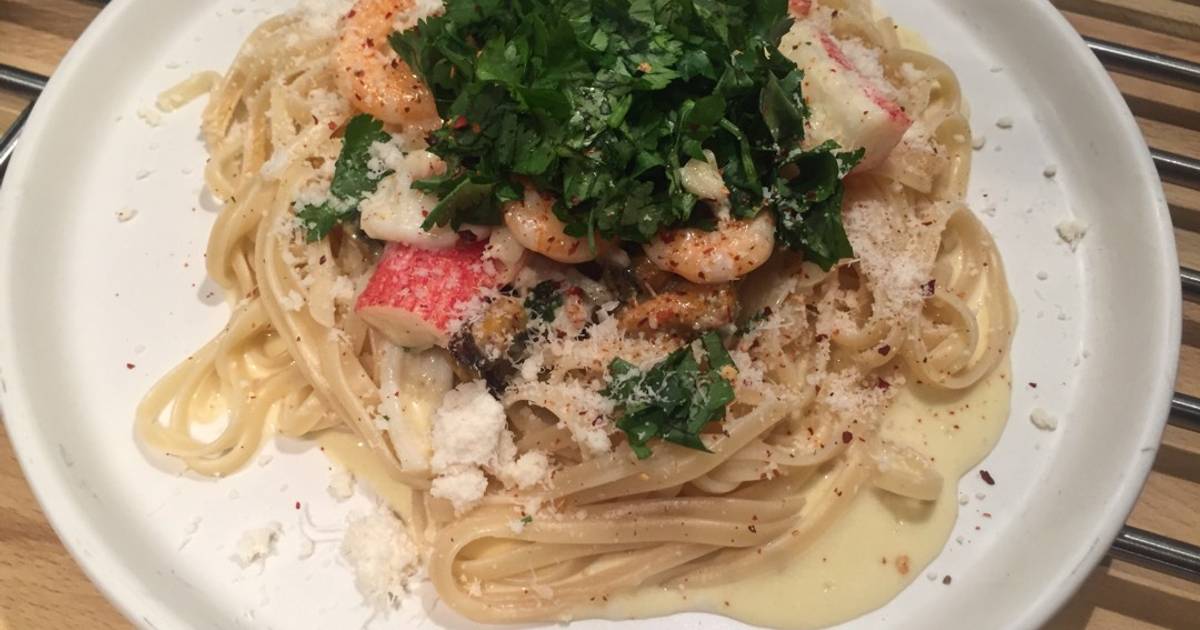 Seafood linguine Recipe by Thiskidlovesink - Cookpad
