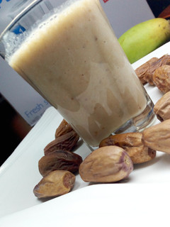 A picture of Banana and Date smoothie.