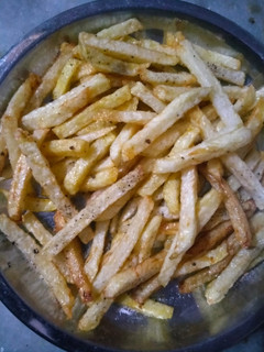 फलाहारी फ्रेंच फ्राई(falahari french fries recipe in Hindi) रेसिपी मुख्य फोटो