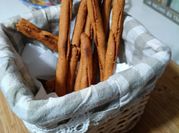 Una foto di lenticchie decorticate al forno