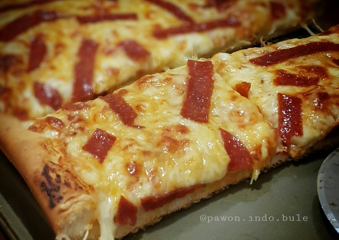 Pizza with pepperoni