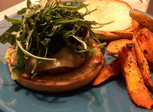 Foto principal de Hamburguesa casera con trufa y cebolla caramelizada
