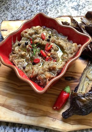 Une photo de 🍆CAVIAR 🍆D’AUBERGINE A LA PROVENÇALE 🌿🌶️