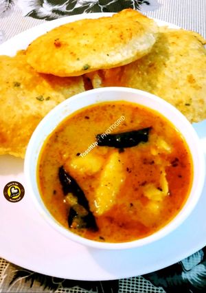 A picture of Aloo ki Sabzi Aur Kachodi.