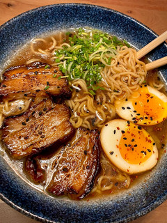 Una foto de Caldo de huesos (para sopas, ramen…)