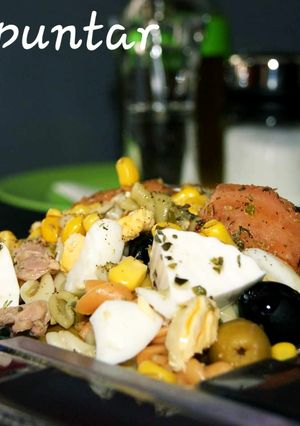 Foto principal de Ensalada de pasta para llevar 🍏 🍅 🍉 🧀 🏊‍♀️