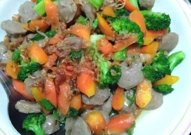 Proses mengolah Brokoli bakso yang enak