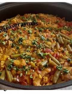 Una foto de Paella de solomillo y judías verdes