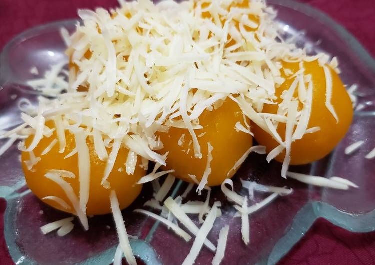 klepon labu kuning tepung kanji with cheese image