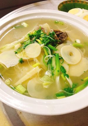 A picture of Bamboo Shoot Soup with Pork Ribs.