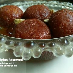A picture of Gulaab jamun.
