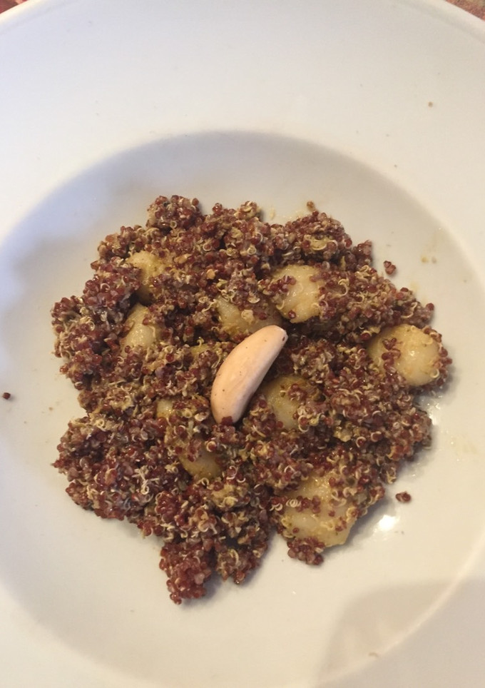 Una foto de Quinoa con gnocchis