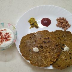 A picture of Thalipeeth.