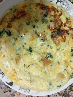 Una foto de Tortilla de patatas con espinacas.(A mi manera)