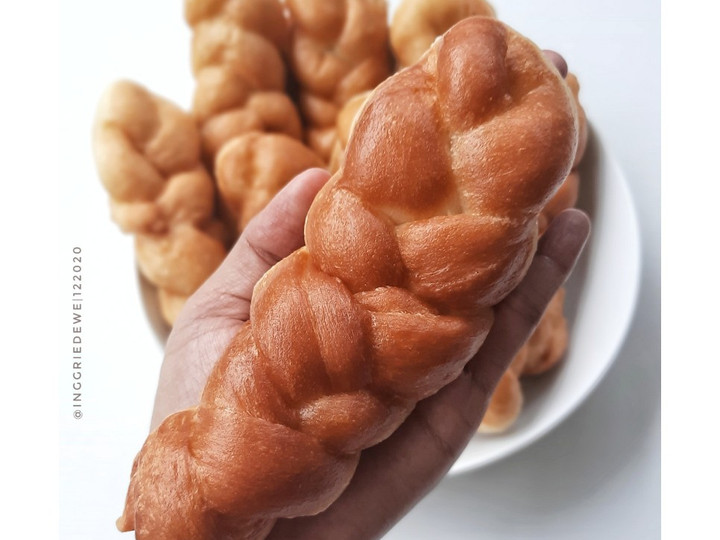 Cara Gampang Menyiapkan Donat Kepang (Empuk!), Bisa Manjain Lidah