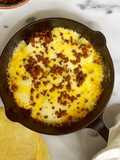 Queso fundido con chorizo