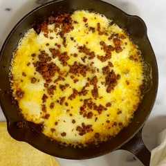 Una foto de Queso fundido con chorizo