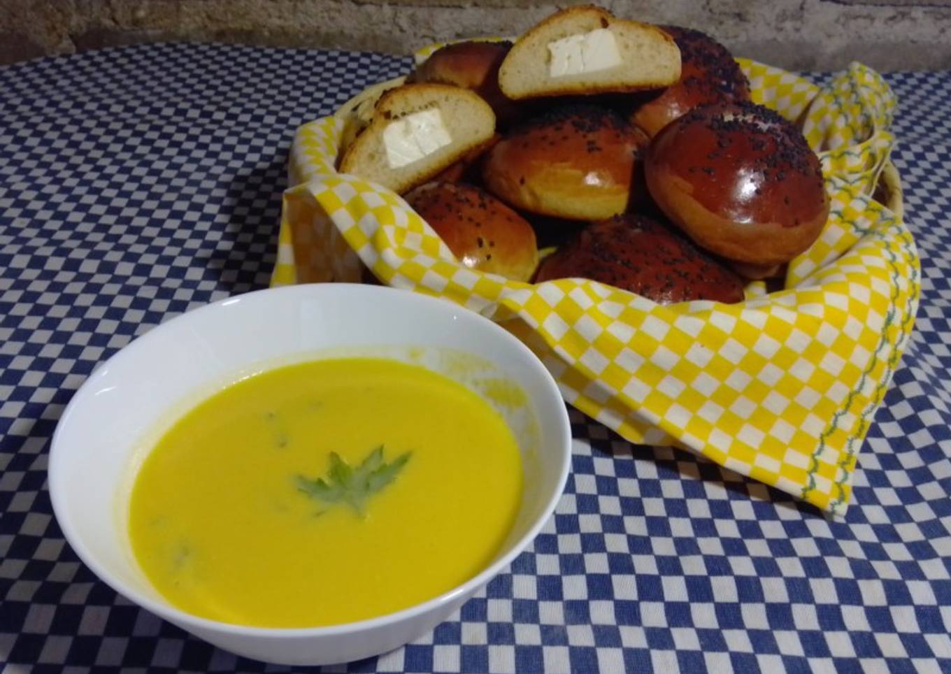 Bollos rellenos de queso