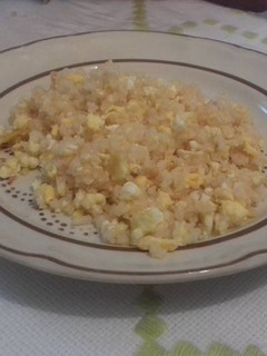 Una foto de Huevos revueltos con arroz y cebolla tipo rancho. Para tacos de cuaresma