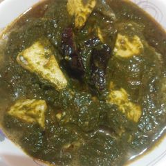 A picture of Palak paneer.